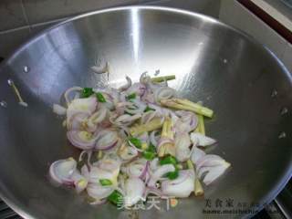 家常菜肴@@似辣非辣的鲜辣爽口鱼的做法步骤：2