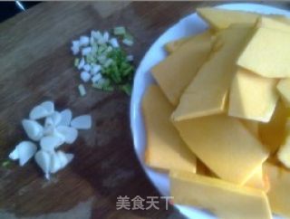 葱香南瓜的做法步骤：1