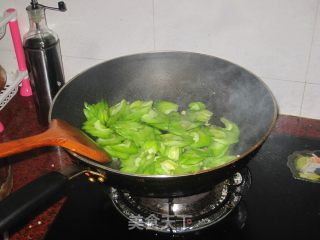 腊肉炒苦瓜的做法步骤：4