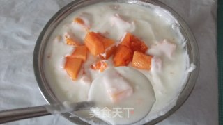来到《美食家》的第一道美味——DIY木瓜酸奶的做法步骤：3