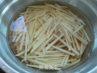 【珍惜今天的爱】酸辣土豆丝的做法步骤：2