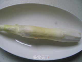 【苏菜】丽花茭白的做法步骤：1