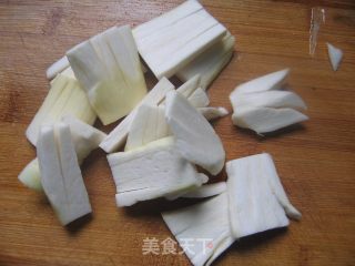 【苏菜】丽花茭白的做法步骤：2
