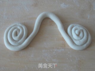 翩翩起舞——蝴蝶小馒头的做法步骤：3