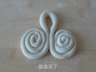 翩翩起舞——蝴蝶小馒头的做法步骤：4