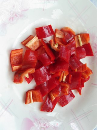 【在家享受滋润的美食】香辣肠土豆片的做法步骤：2