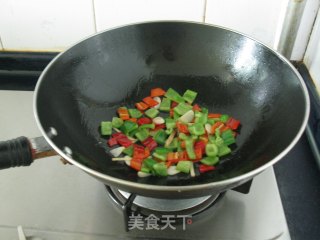 【在家享受滋润的美食】香辣肠土豆片的做法步骤：4