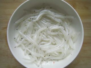 酥香银鱼的做法步骤：2