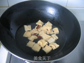 【苏菜】蜜汁豆腐干的做法步骤：2