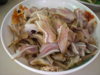 香辣猪耳朵的做法步骤：2