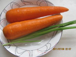 [苏菜]---清炒胡萝卜的做法步骤：1