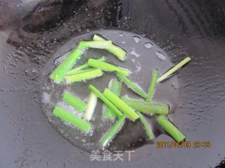 [苏菜]---清炒胡萝卜的做法步骤：4