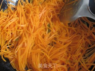 [苏菜]---清炒胡萝卜的做法步骤：5