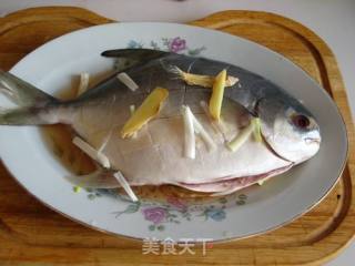 清蒸银鲳的做法步骤：3