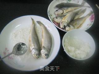 酒酿蒸黄鱼的做法步骤：2