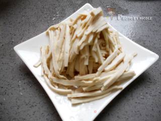 要吃就吃有故事的菜 —— 传统佳肴之五味干丝的做法步骤：1