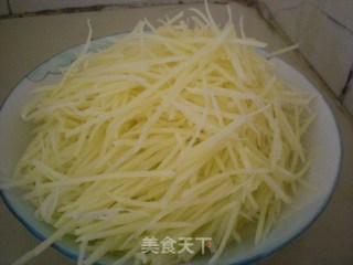 酸辣土豆丝的做法步骤：1