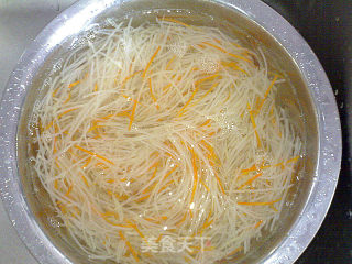 【平淡的幸福】酸辣土豆丝的做法步骤：4