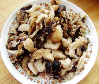 家常菜----香菇豆角的做法步骤：2