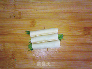【平淡的幸福】香菜干豆腐卷的做法步骤：5