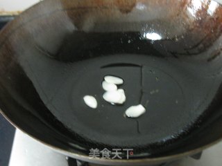 【我也要学点浪漫情调呢】油豆腐炒辣椒的做法步骤：4