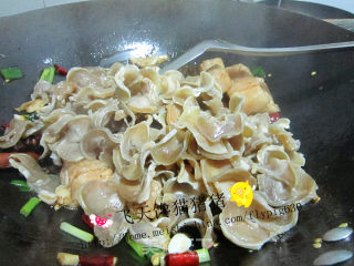 干土豆片炖肉的做法步骤：7