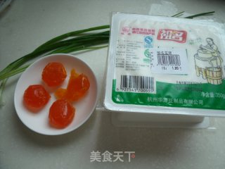 【苏菜】百姓餐桌上的鲜香爽滑----蟹黄豆腐的做法步骤：1