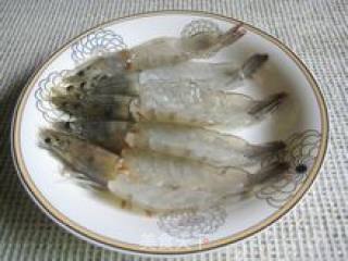 念念不忘的味道—清蒸蒜茸开边虾的做法步骤：2