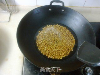 黄狗钻洞（空心菜梗炒黄豆）的做法步骤：5