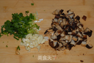 香菇肉末汤面的做法步骤：2
