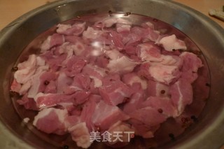 红烧牛腩的做法步骤：1