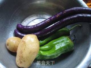 地三鲜的做法步骤：1