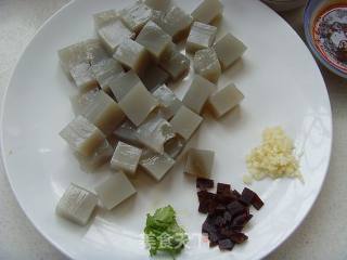 【苏菜】：永和园什锦凉粉的做法步骤：2