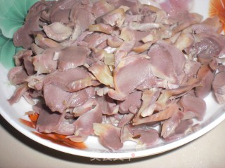 泡椒鸡胗的做法步骤：1