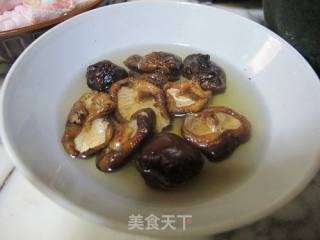 鹌鹑蛋烧鸡脚的做法步骤：1