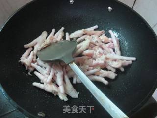 鹌鹑蛋烧鸡脚的做法步骤：5