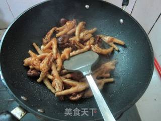 鹌鹑蛋烧鸡脚的做法步骤：7