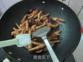 鹌鹑蛋烧鸡脚的做法步骤：8