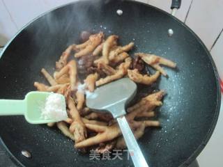 鹌鹑蛋烧鸡脚的做法步骤：9