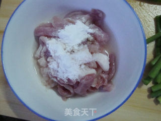 蒜苔炒肉的做法步骤：2