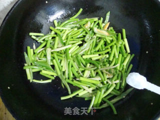 蒜苔炒肉的做法步骤：7