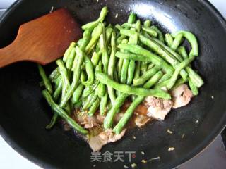 好吃易做家常菜—肉片烧芸豆的做法步骤：6