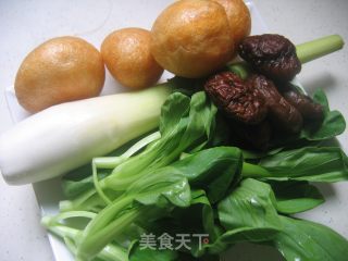 【苏菜】笋菇烧面筋的做法步骤：1