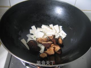【苏菜】笋菇烧面筋的做法步骤：4