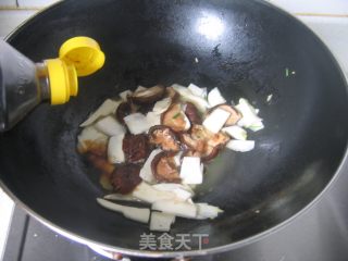 【苏菜】笋菇烧面筋的做法步骤：6