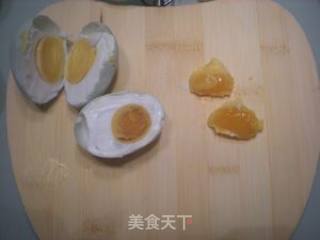 苏菜—咸蛋黄焗南瓜的做法步骤：1
