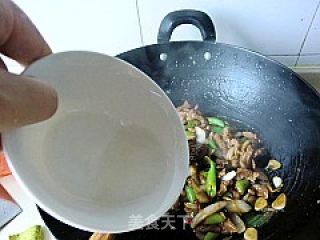【浙菜】杭州传统佳肴---杭椒牛柳的做法步骤：12