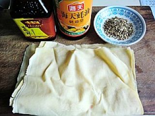 【浙菜】杭州名菜---素烧鹅的做法步骤：1