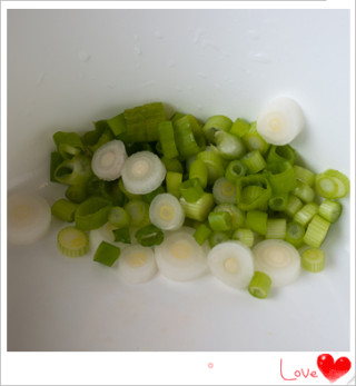 番茄蛋花汤（两人份）的做法步骤：2