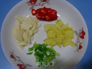 啫啫鸡煲的做法步骤：2